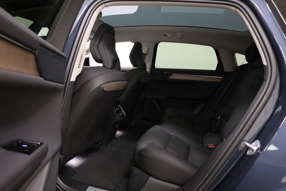 Volvo ES90 Extended Range Plus 4d