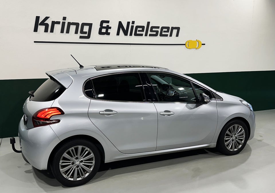 Peugeot 208 1,6 BlueHDi 100 Allure Sky 5d