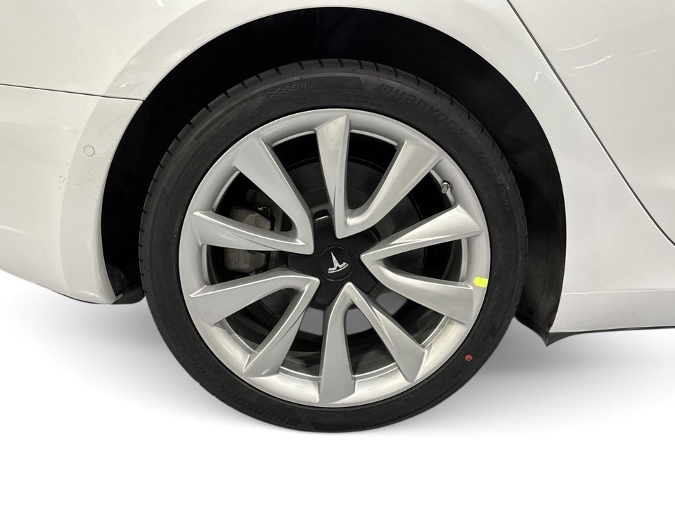 Tesla Model 3 Long Range AWD 4d