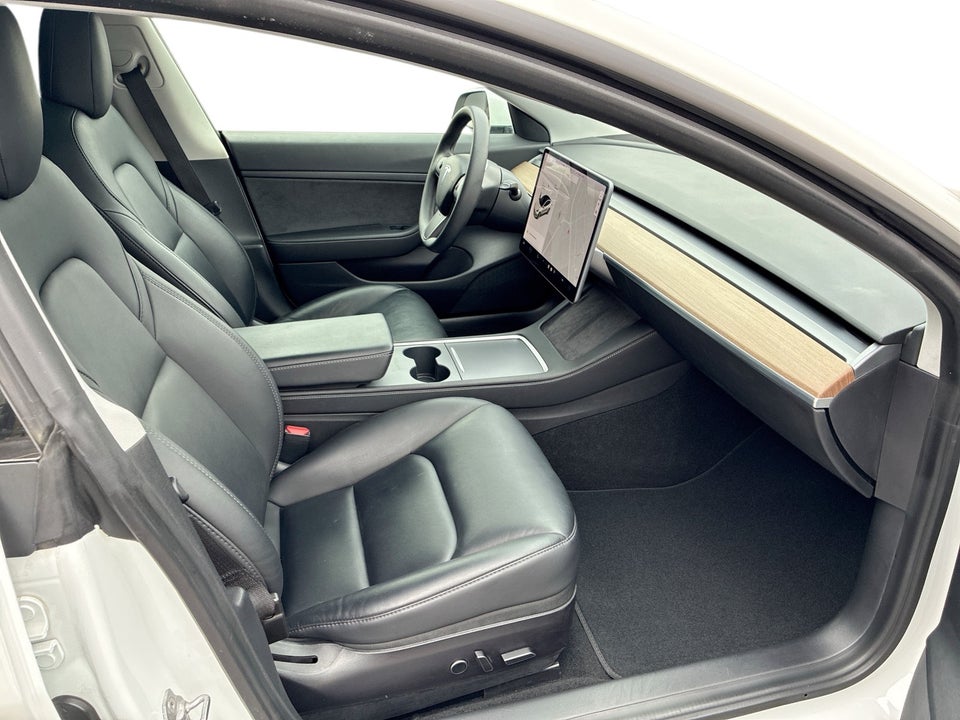 Tesla Model 3 Standard Range+ RWD 4d