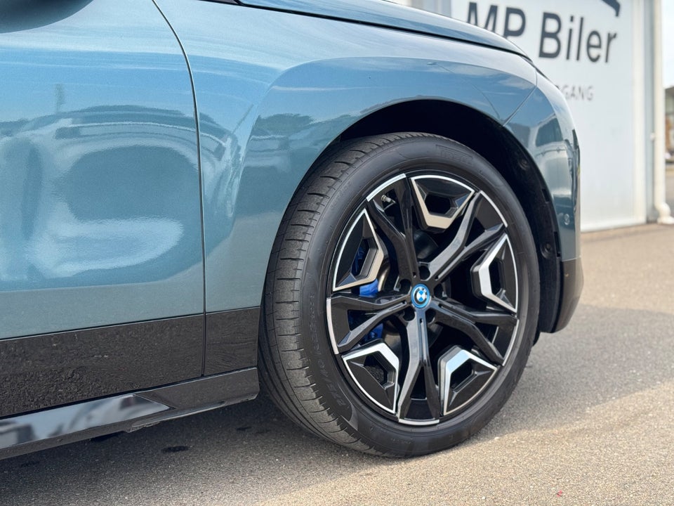 BMW iX xDrive40 Sport 5d