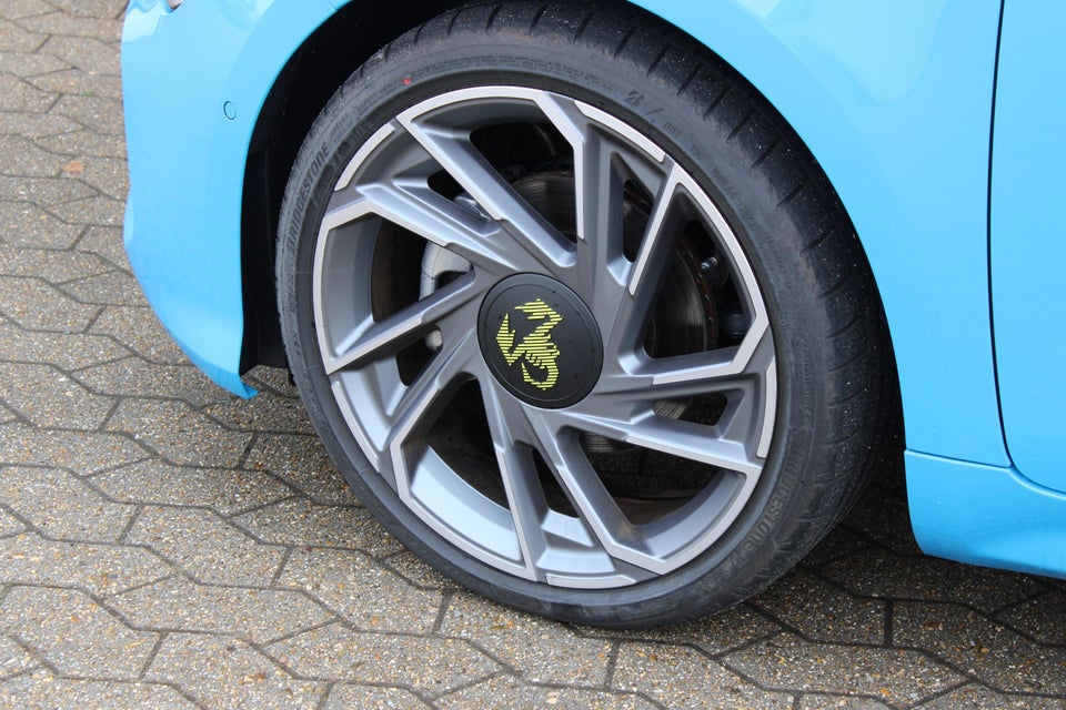 Abarth 500e Scorpionissima 3d