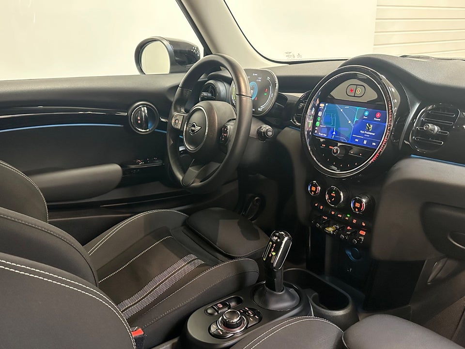 MINI Cooper SE Essential 3d