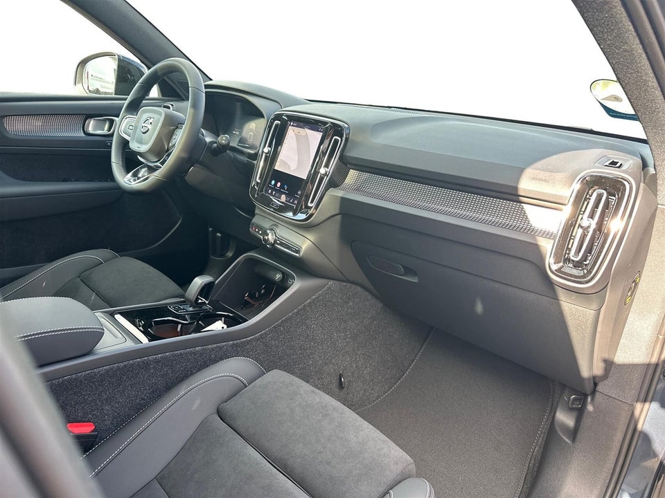 Volvo EX40 Extended Range Black Edition 5d