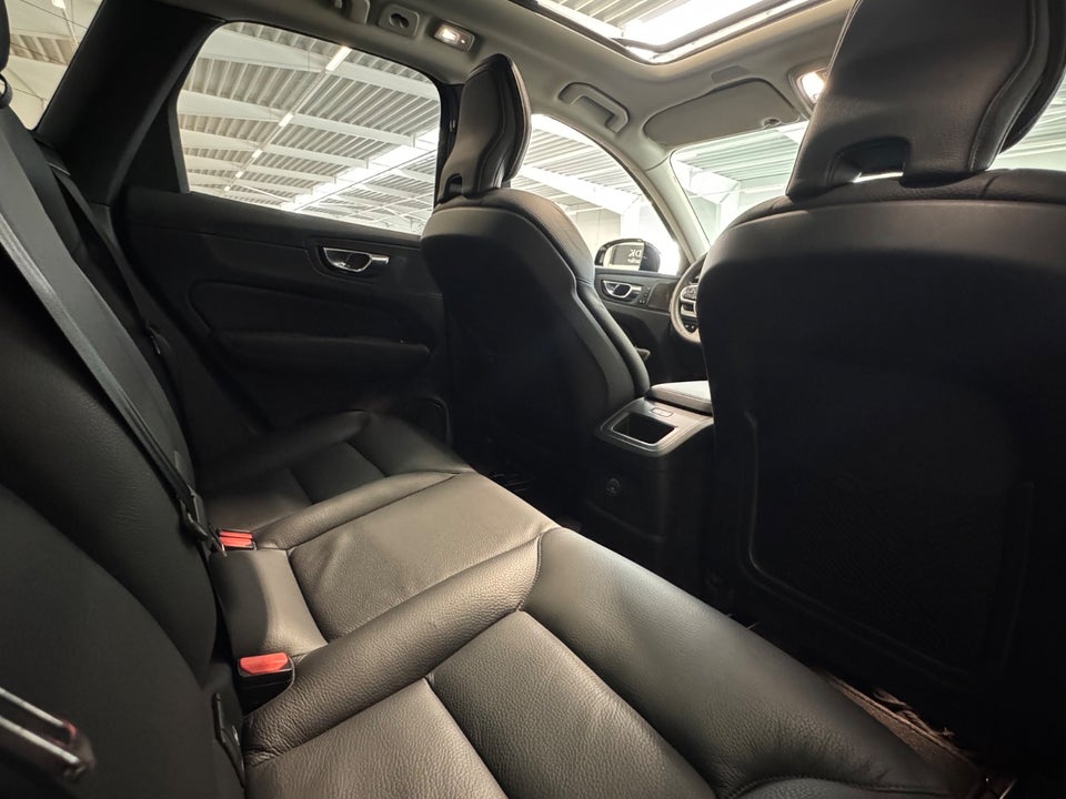 Volvo XC60 2,0 T8 ReCharge Plus Dark aut. AWD 5d