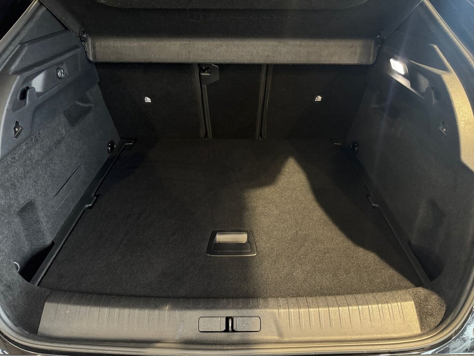 Peugeot e-3008 101 GT 5d