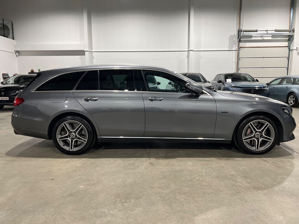 Mercedes E300 de 2,0 Advantage stc. aut. 5d