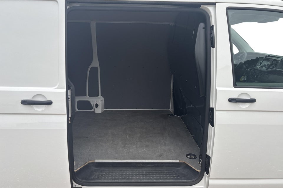 VW Transporter 2,0 TDi 110 Kassevogn lang
