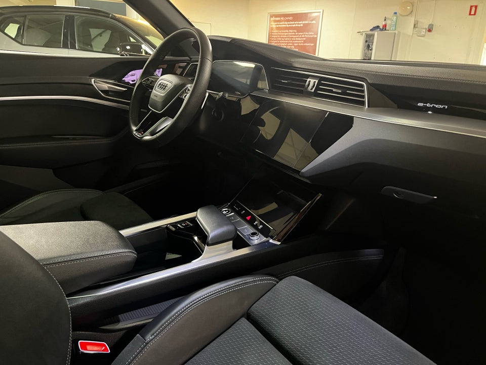 Audi Q8 e-tron 55 S-line quattro 5d