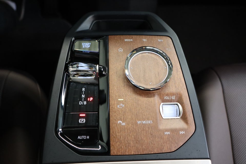 BMW iX xDrive40 Fully Charged 5d