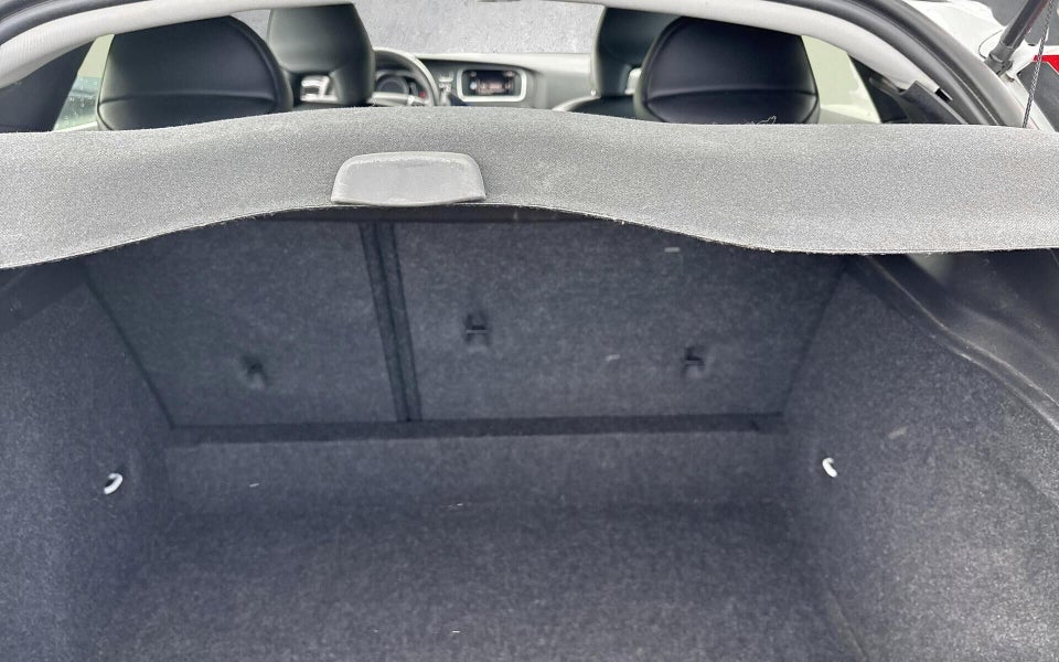 Volvo V40 2,0 T3 152 Dynamic Edition 5d