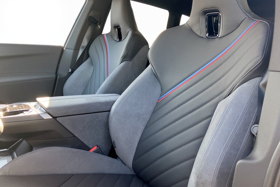 BMW iX xDrive60 Fully Charged 5d