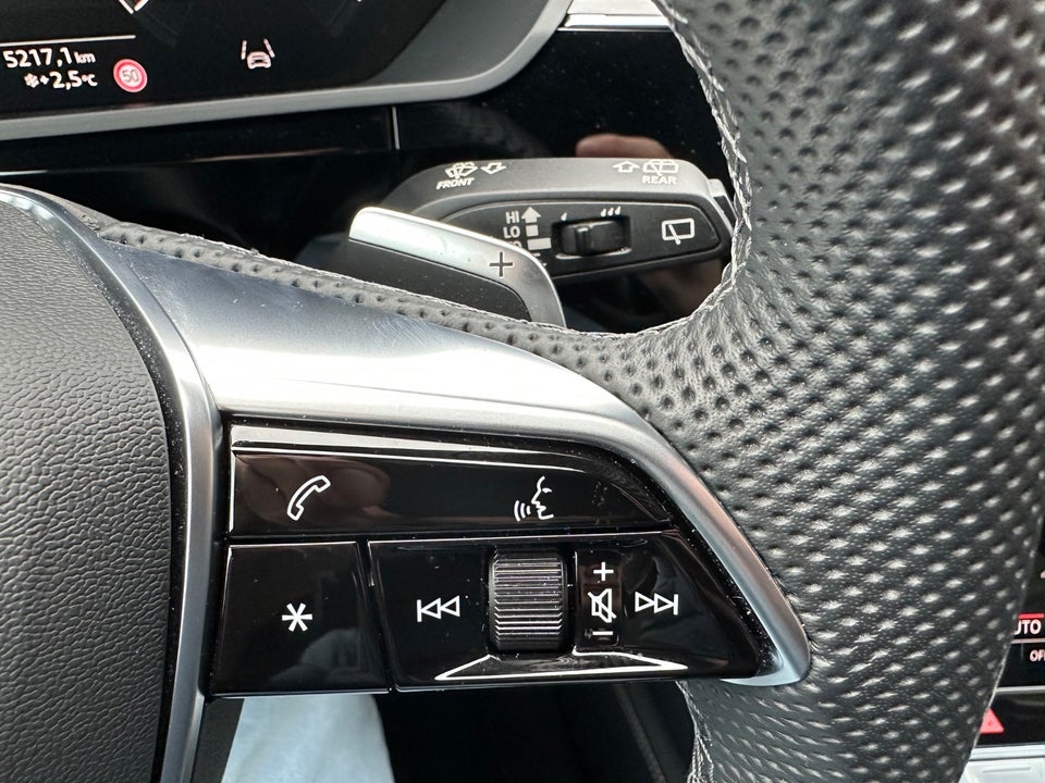 Audi Q8 e-tron 55 S-line quattro 5d