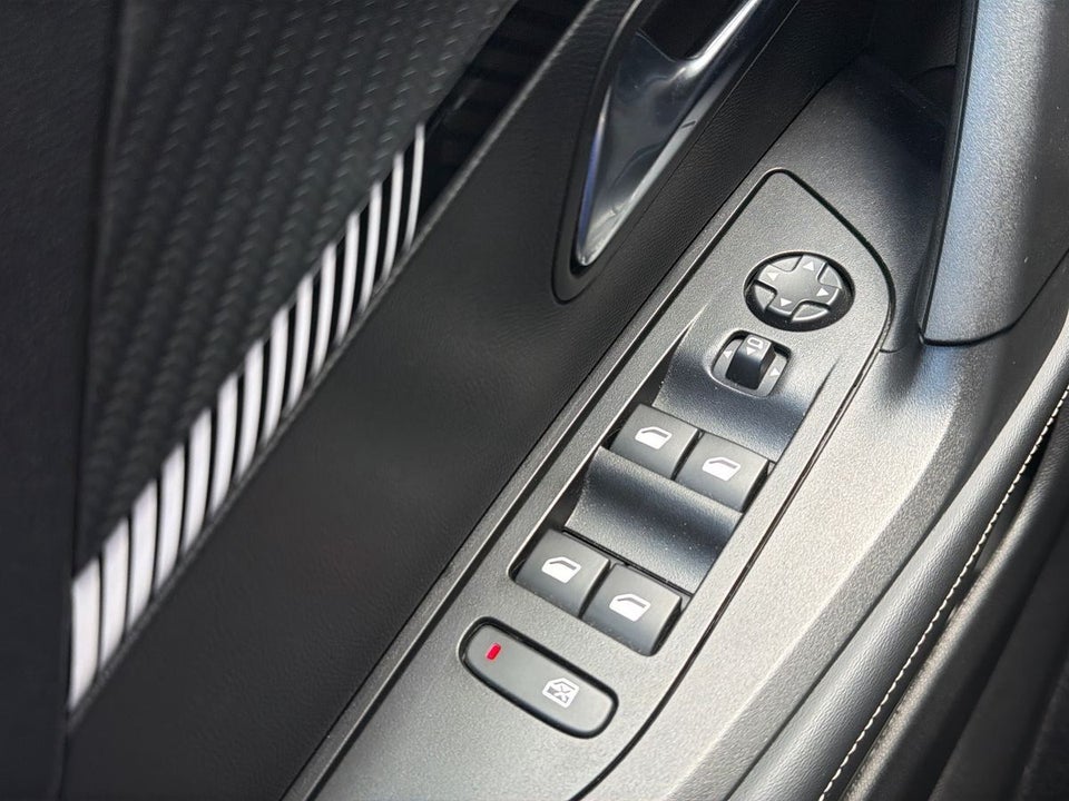 Peugeot 2008 1,2 PureTech 130 Allure EAT8 5d