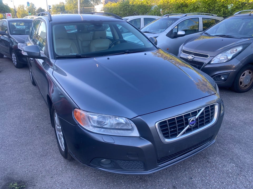 Volvo V70 2,5 T Momentum aut. 5d