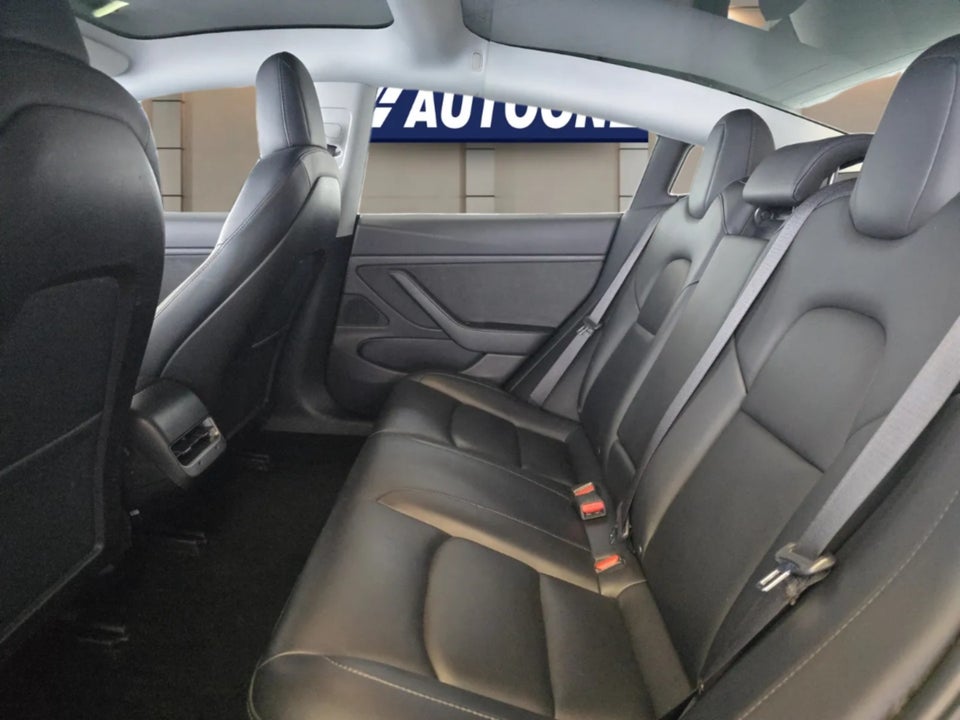 Tesla Model 3 Standard Range+ RWD 4d