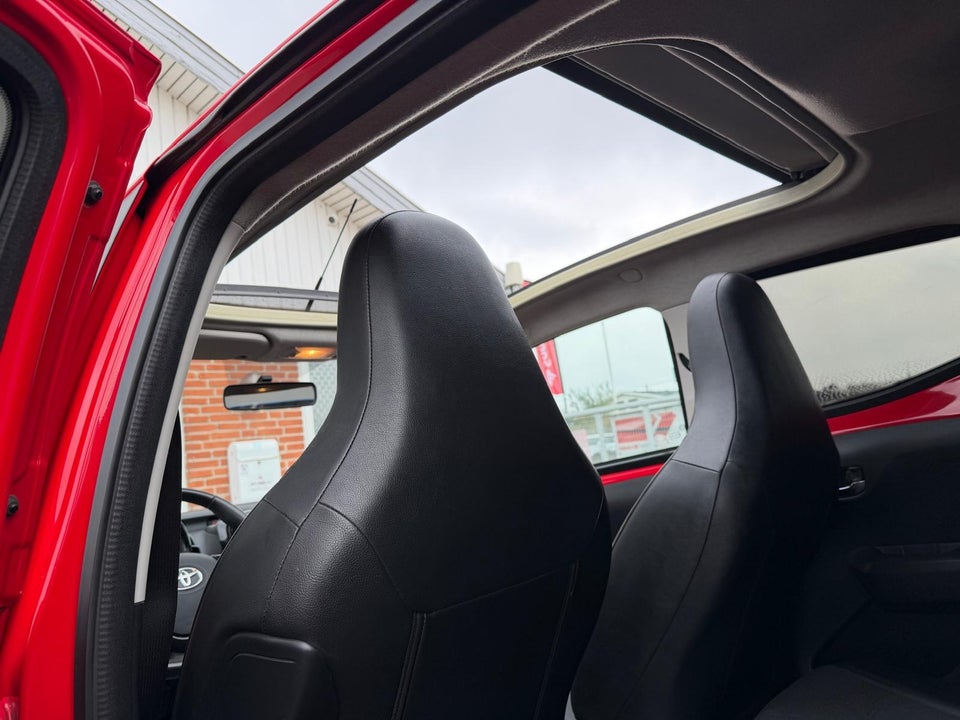 Toyota Aygo 1,0 VVT-i x-wave Sky 5d