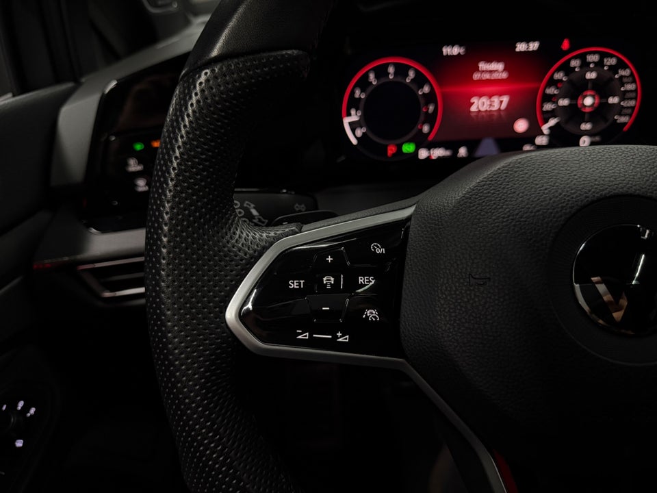 VW Golf VIII 2,0 GTi DSG 5d