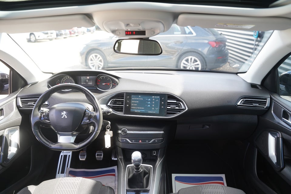 Peugeot 308 1,5 BlueHDi 130 Allure+ Sky SW 5d