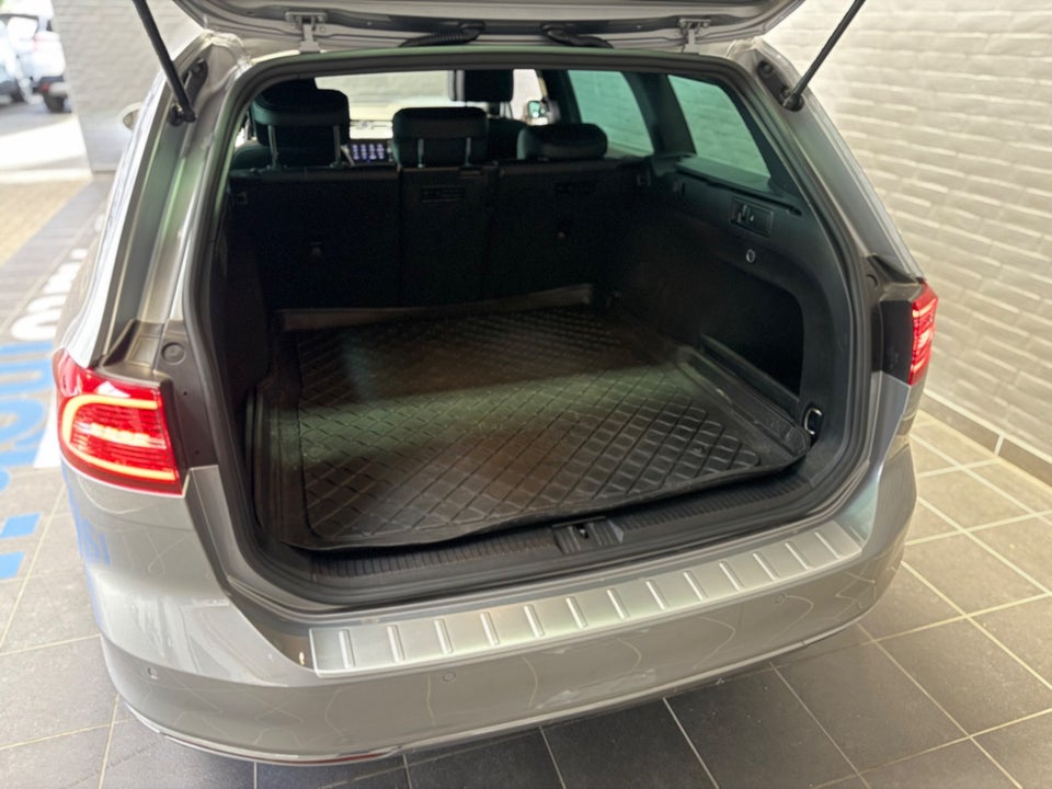 VW Passat 2,0 TDi 150 Highline Premium Variant DSG 5d