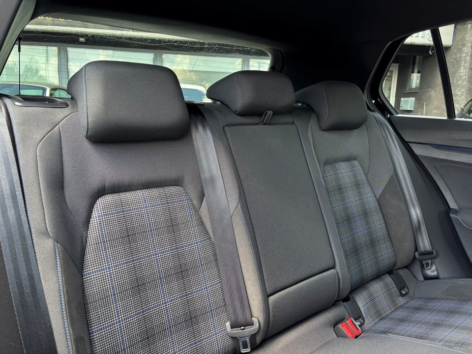 VW Golf VIII 1,4 GTE DSG 5d