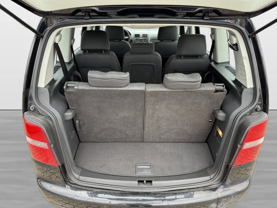 VW Touran 2,0 FSi Trendline 7prs 5d