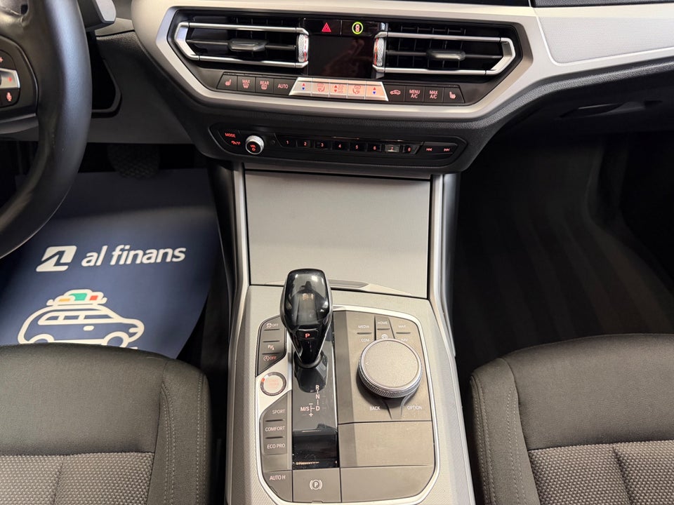 BMW 320i 2,0 Connected aut. 4d