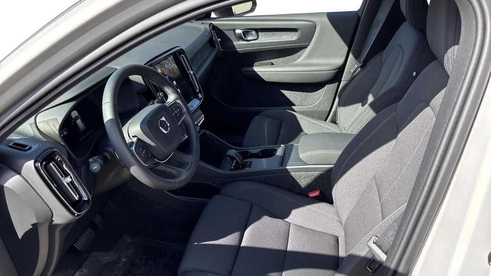 Volvo EX40 Extended Range Plus 5d