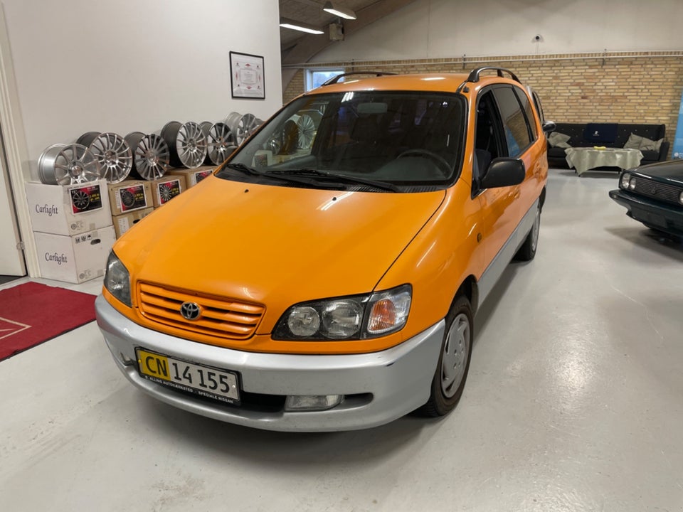 Toyota Sportsvan 2,2 TD 5d