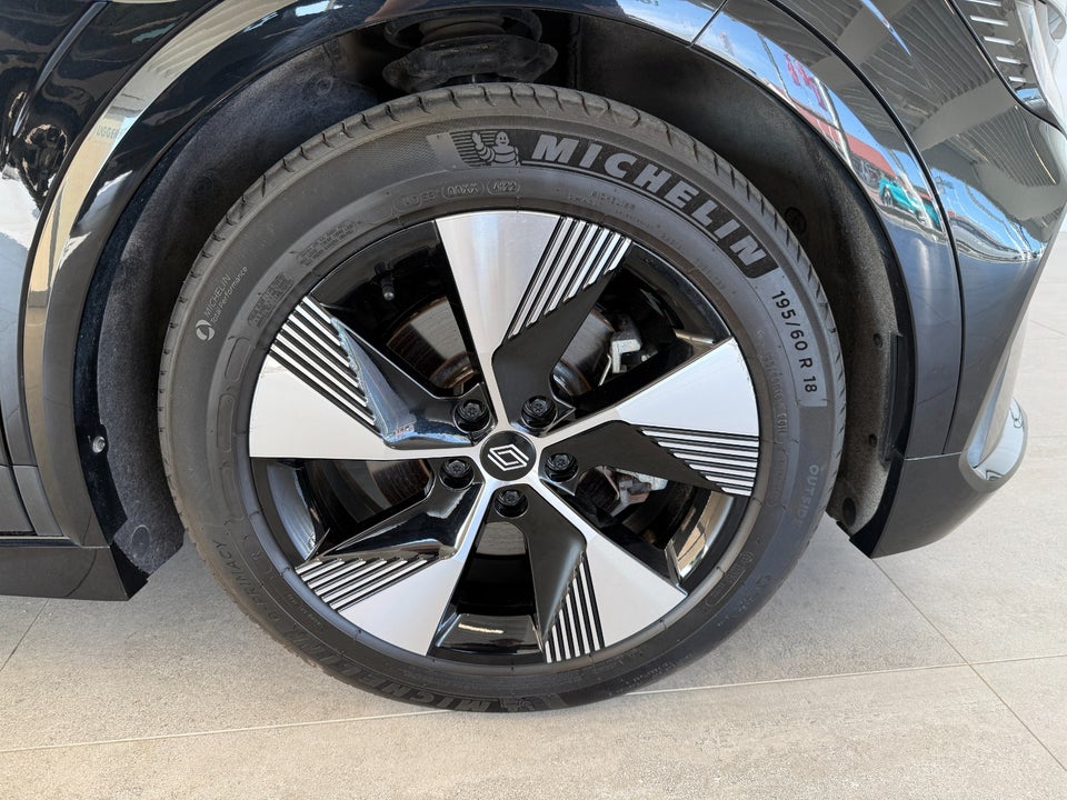 Renault Megane E-Tech 40 Equilibre 5d