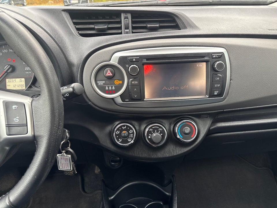 Toyota Yaris 1,3 VVT-i T1 5d