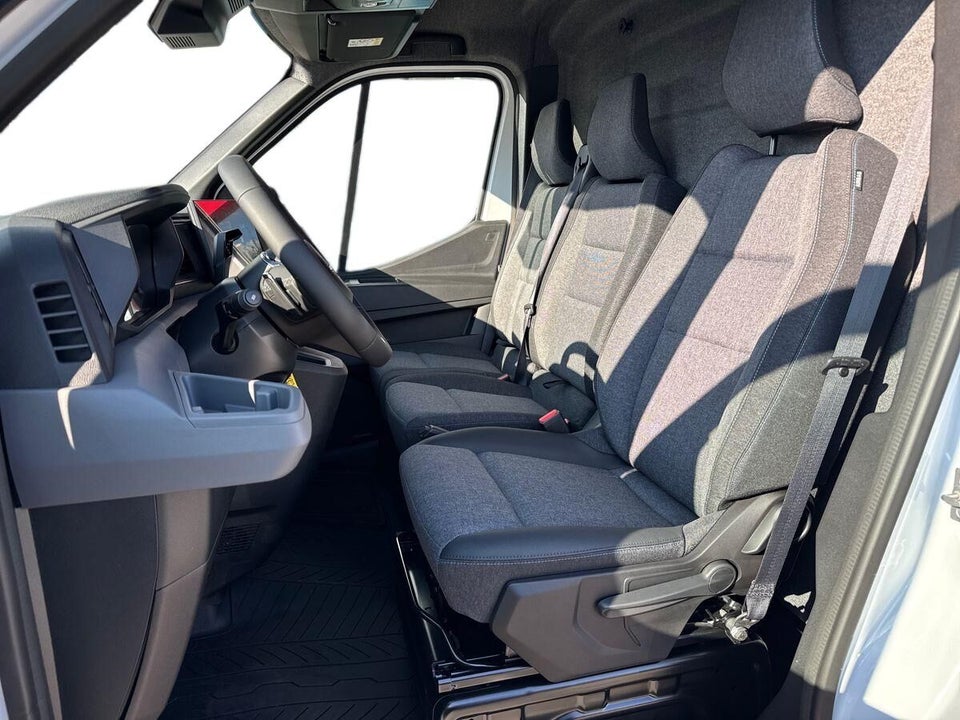 Nissan Interstar 2,0 dCi 170 L2H2 Tekna aut. Van