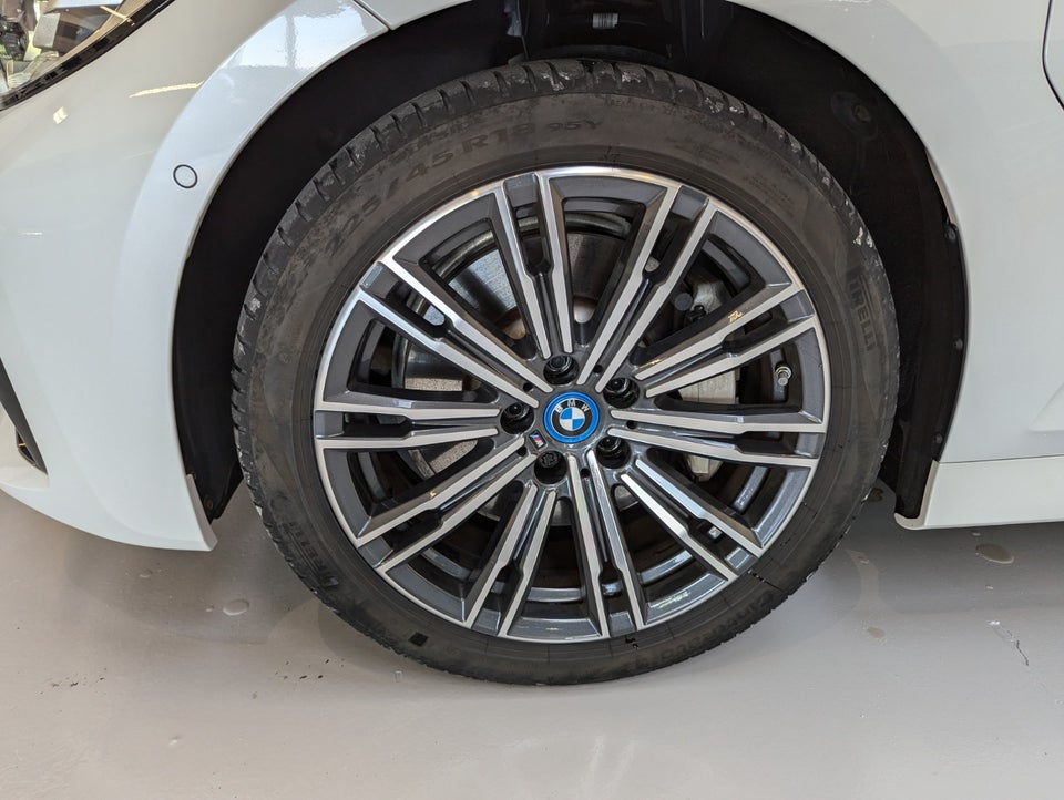 BMW 330e 2,0 Touring M-Sport aut. 5d