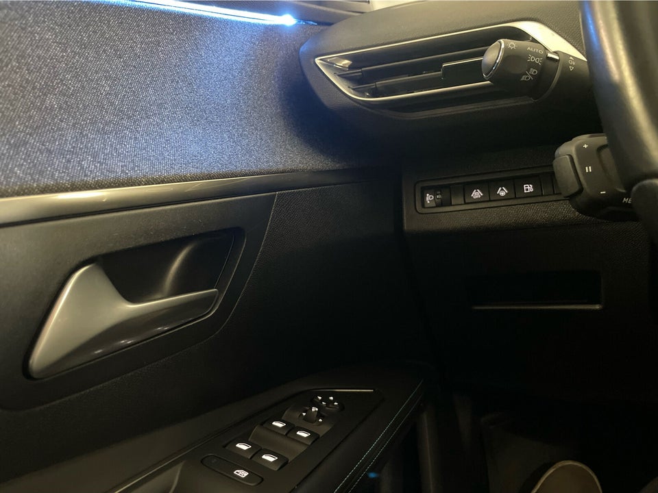 Peugeot 3008 1,6 Hybrid First Selection EAT8 5d