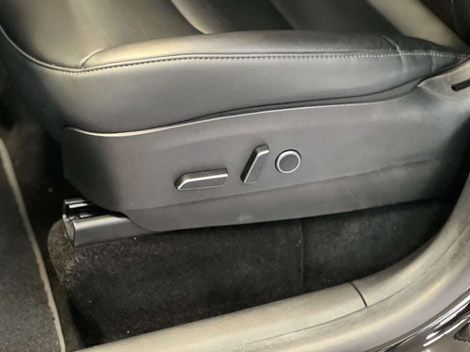 Tesla Model Y Long Range AWD 5d