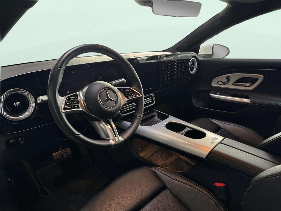 Mercedes CLA350 electric 4Matic 4d