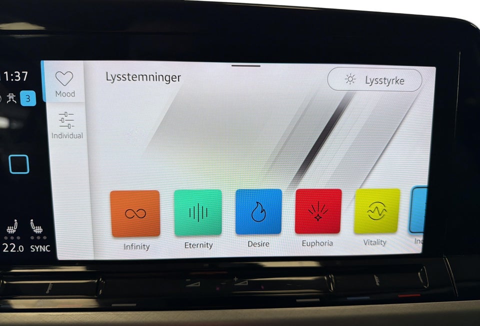 VW Golf VIII 2,0 TDi 115 Life DSG Van 5d