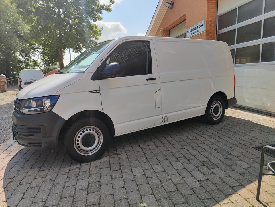 VW Transporter 2,0 TDi 102 Kassevogn kort