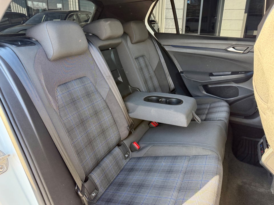 VW Golf VIII 1,4 GTE DSG 5d