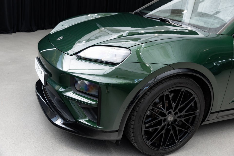 Porsche Macan Turbo 5d