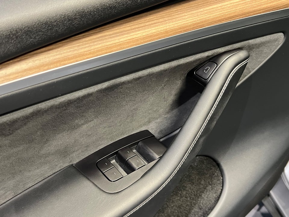 Tesla Model Y Long Range AWD 5d