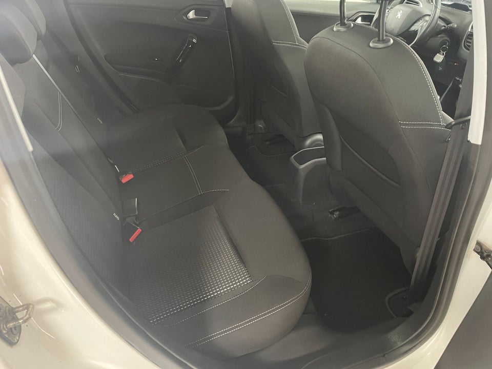 Peugeot 208 1,2 PureTech 82 Allure+ 5d