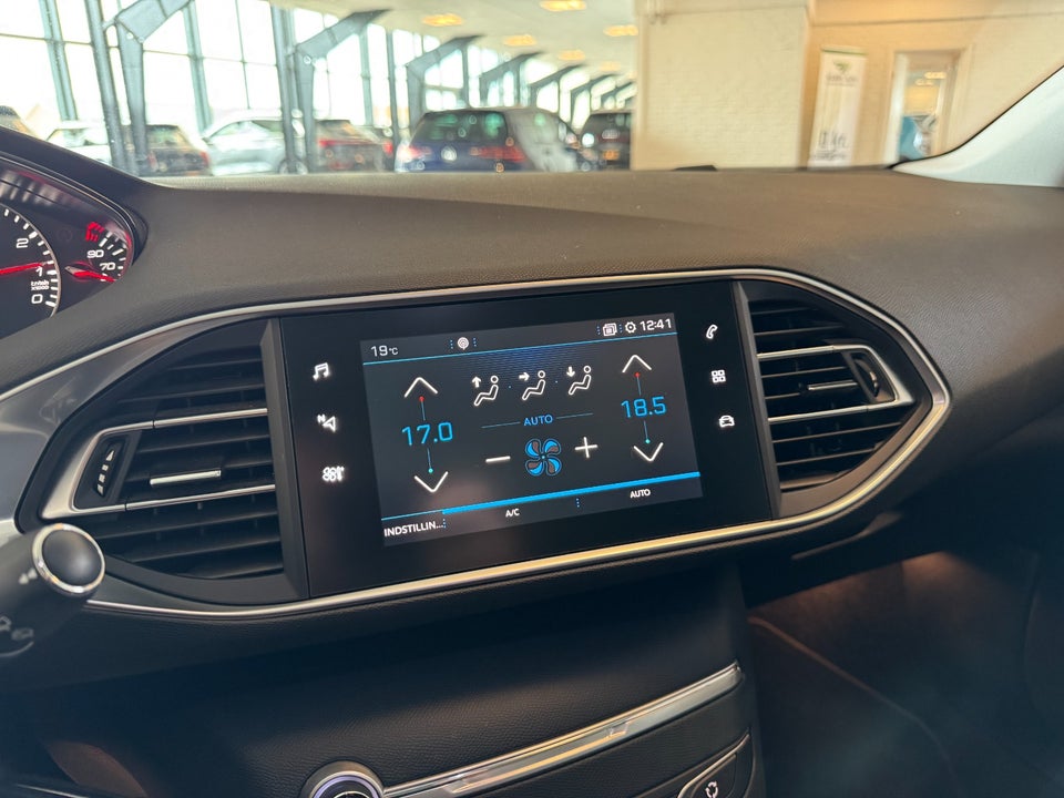 Peugeot 308 1,2 PureTech 130 Infinity SW 5d