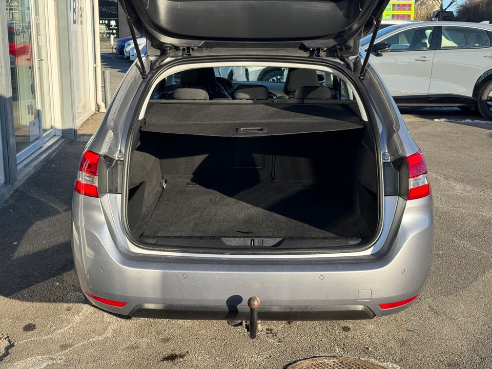 Peugeot 308 1,6 BlueHDi 120 Allure Sky SW 5d