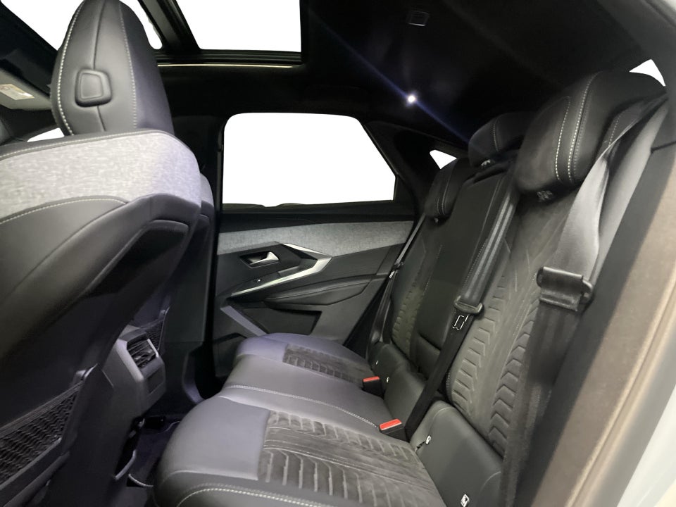 Peugeot e-3008 77 GT Pack 5d