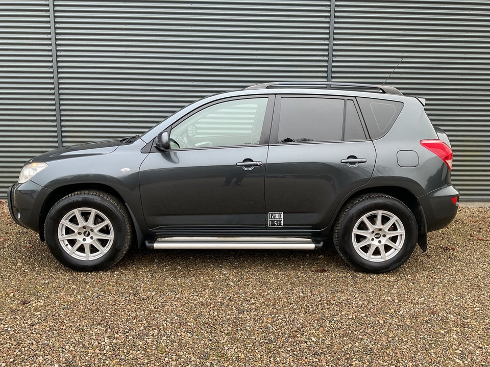 Toyota RAV4 2,0 VVT-i aut. 4x4 Van 5d