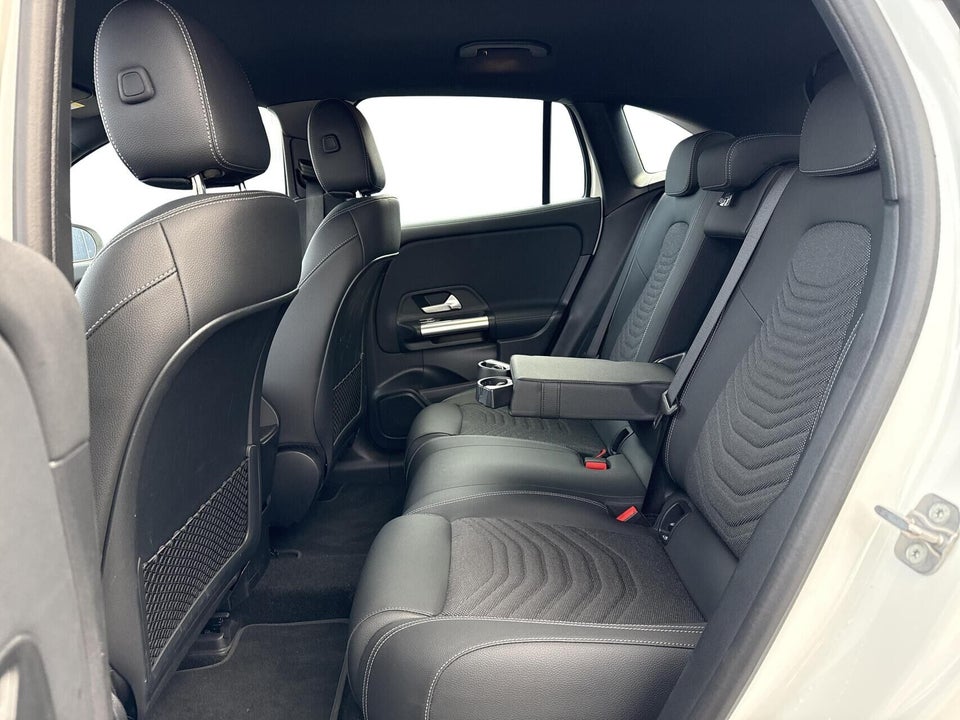 Mercedes EQA300 Progressive 4Matic 5d