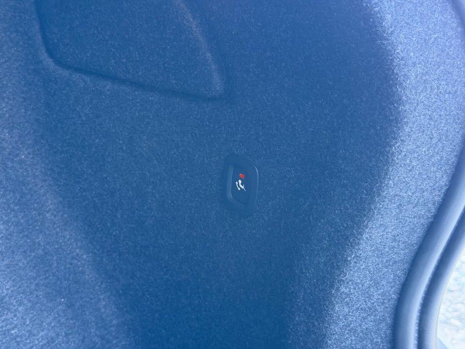 Volvo XC40 ReCharge Extended Range Plus 5d