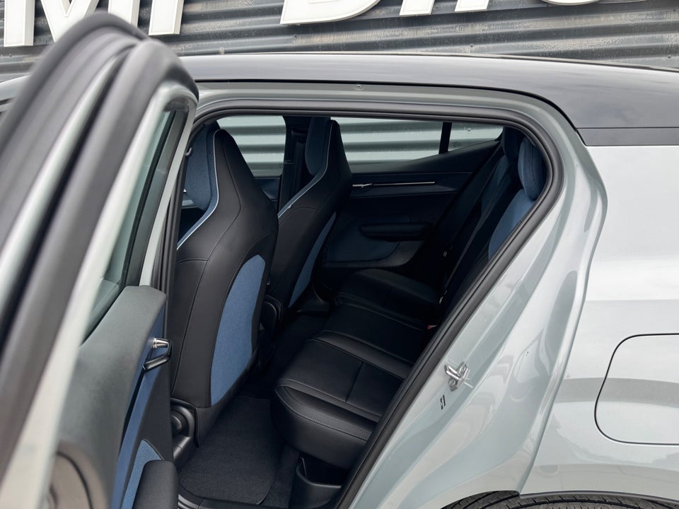 Volvo EX30 Extended Range Plus 5d