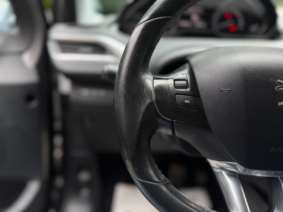 Peugeot 2008 1,6 BlueHDi 100 Allure 5d